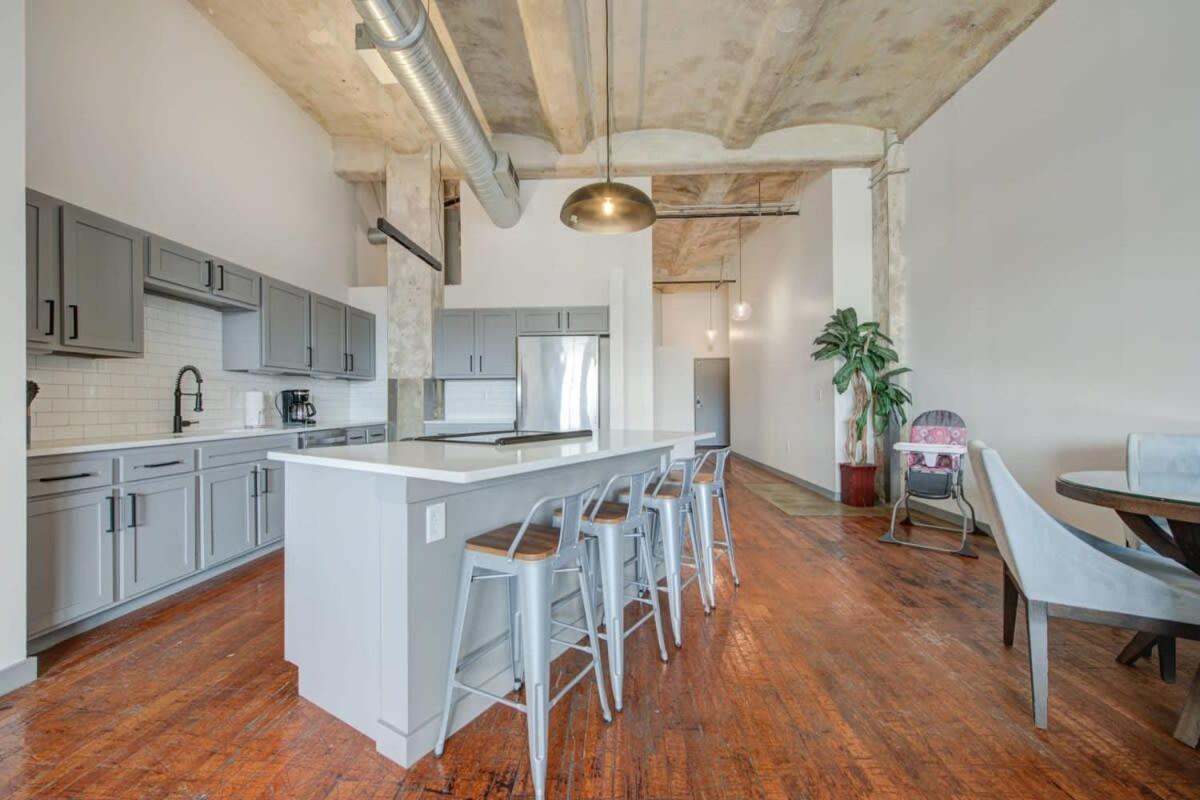 2Br 2Ba Spacious Historic Loft With Gym By Envitae Kansas City Exteriér fotografie
